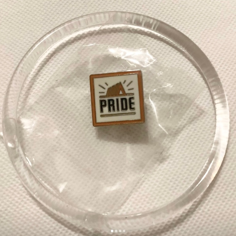 Unisex PRIDE Collar Lapel Pendant